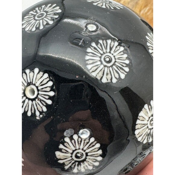 4 CHINOISERIE BLACK AND WHITE CERAMIC Orbs RUG BALLS 4in Stripes Floral Decor - Picture 7 of 9